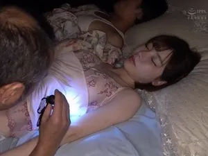 đi làm ăn xa, thanh niên gọi "bồ mưa" về nhà trọ tâm sự