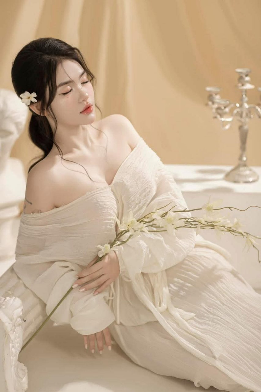 Say mèm sau bữa tiệc công, cấp trên được em cấp dưới đưa về còn cho húp sò