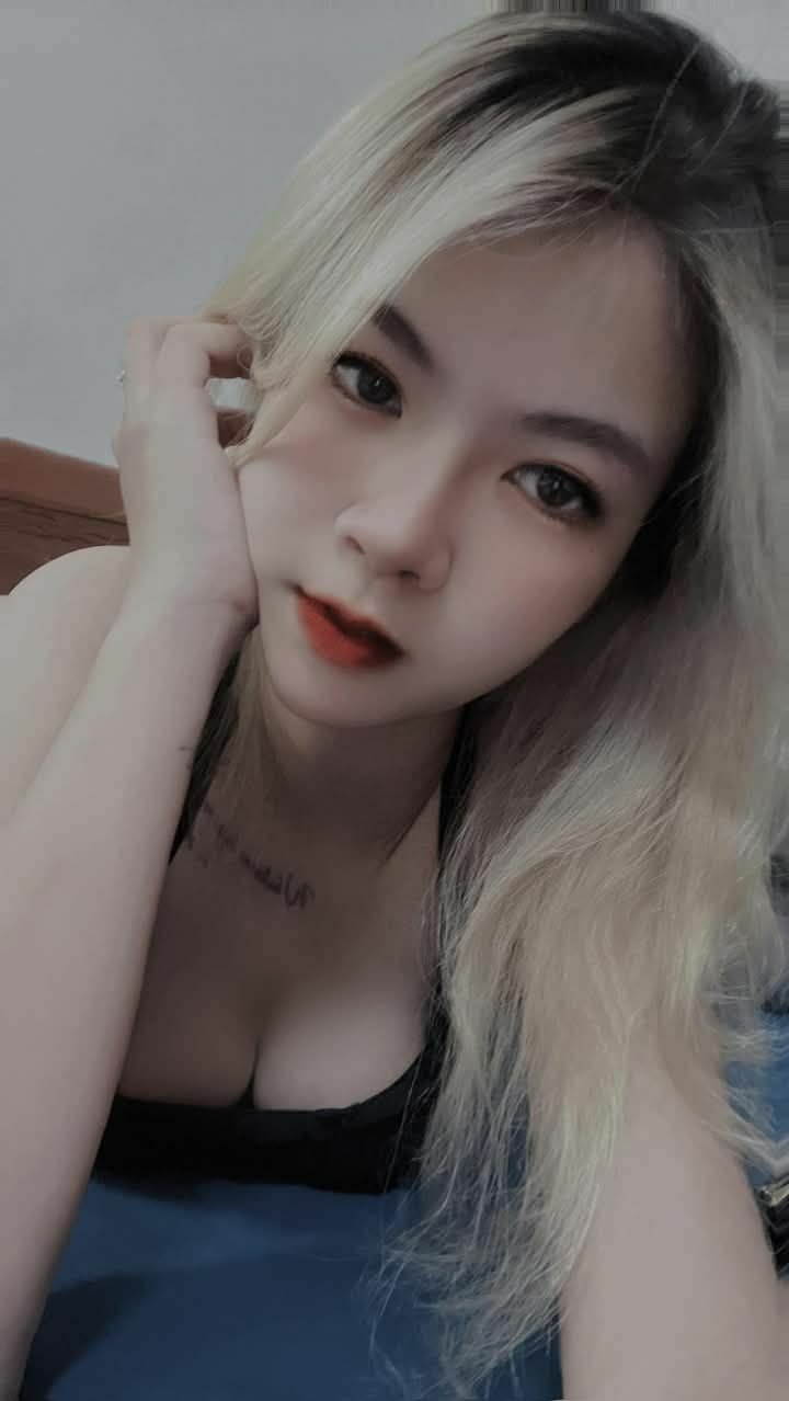 Cô nhân viên lần đầu làm việc riêng cùng trưởng phòng